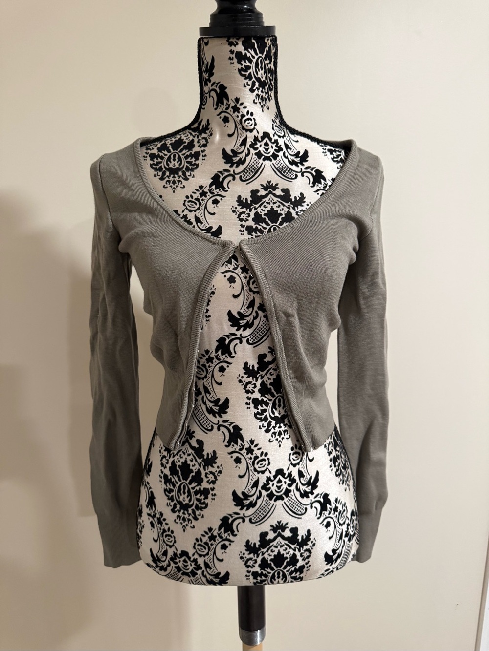 Abercrombie & Fitch Hook and Eye Slim Cardigan​ - Picture 2 of 6